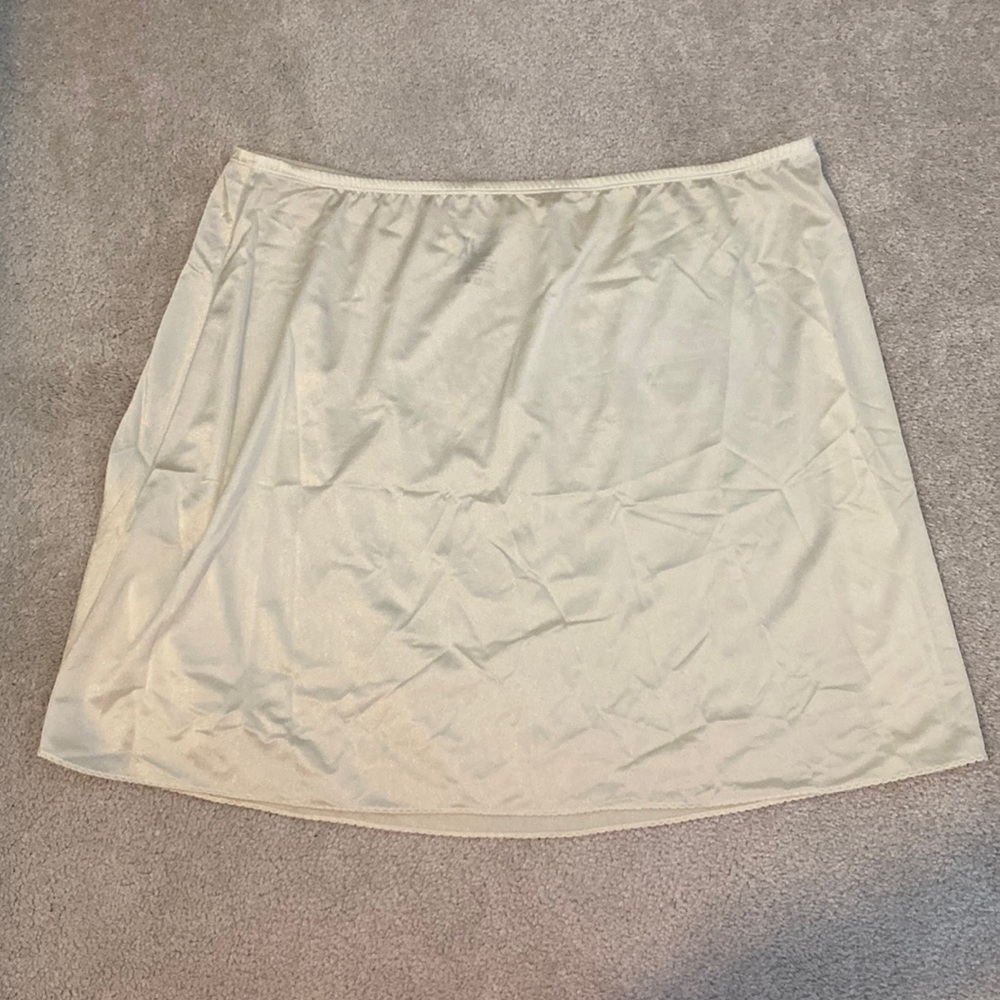 Bali Studios XL cream color slip